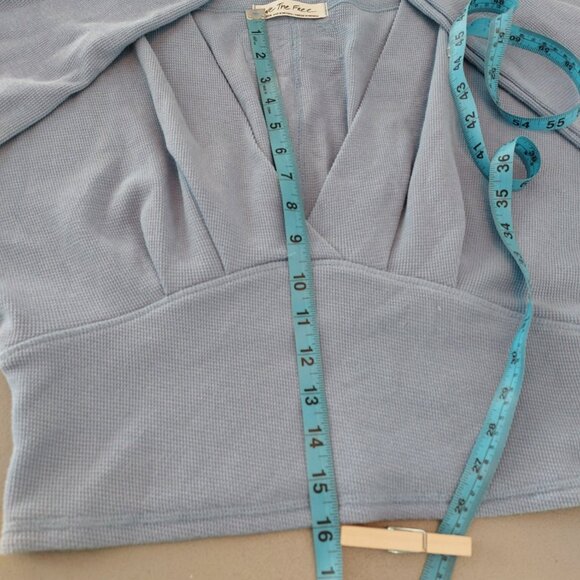 WE THE FREE Thermal Top Blue M Deep V Neck Waffle Knit Relaxed Fit Boho Chic EUC - Picture 6 of 10